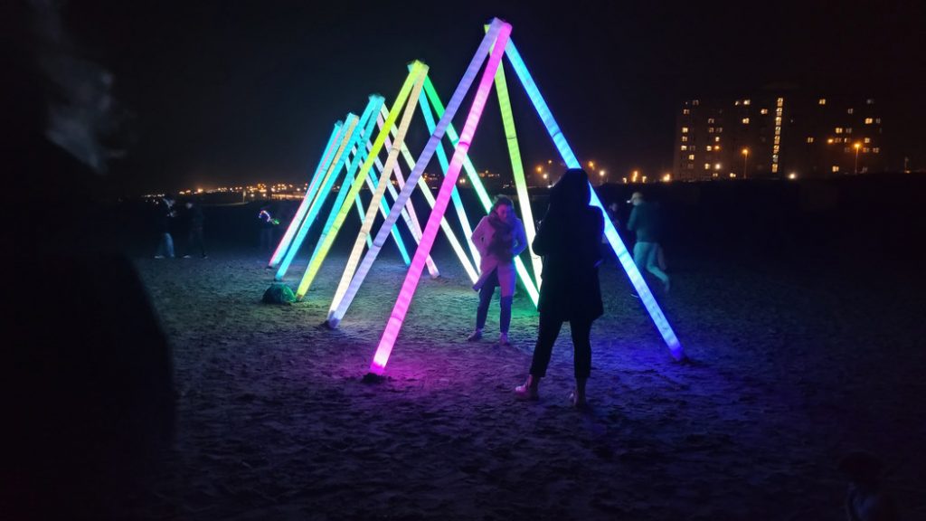 Kunstlichtwerk op strand